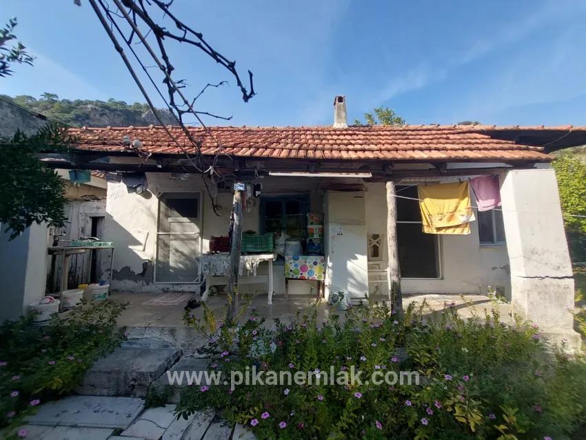 2+1-Zimmer Einfamilienhaus Zu verkaufen in Çandır Bz. Köyceğiz - 1.730 m²