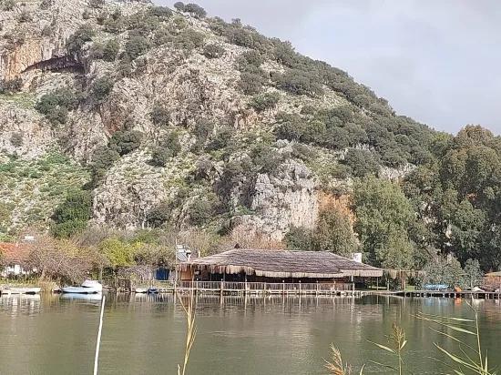 In Köyceğiz Çandır zum Dalyan Kanalı neuwertig 1.730 m² Grundstück, Haus und Restaurant