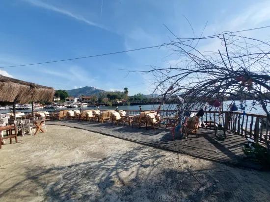 In Köyceğiz Çandır zum Dalyan Kanalı neuwertig 1.730 m² Grundstück, Haus und Restaurant