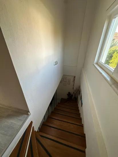 In Ortaca Mergenli befindet sich ein 417 M² großes Grundstück, In dem eine 130 M² große Mietvilla steht.