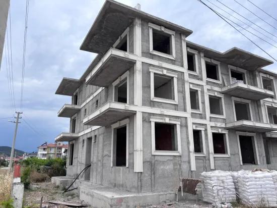 Muğla Ortaca Im mittleren Stockwerk des neuen 3-stöckigen Gebäudes befindliche 1+1 Wohnung zu verkaufen.