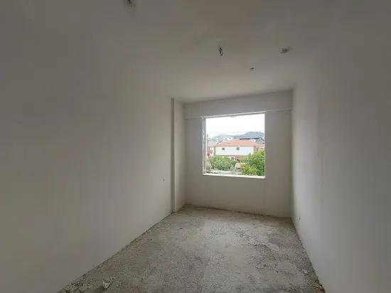 Muğla Ortaca Im mittleren Stockwerk des neuen 3-stöckigen Gebäudes befindliche 1+1 Wohnung zu verkaufen.