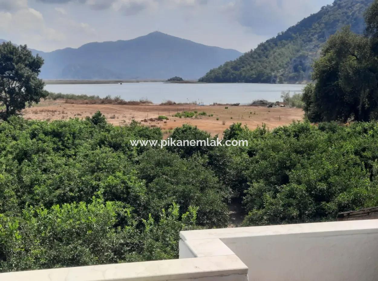 1 570 M2 Grundstück In Köyceğiz Çandır, Muğla, Schwimmbad, Seeblick Triplex Zu Verkaufen