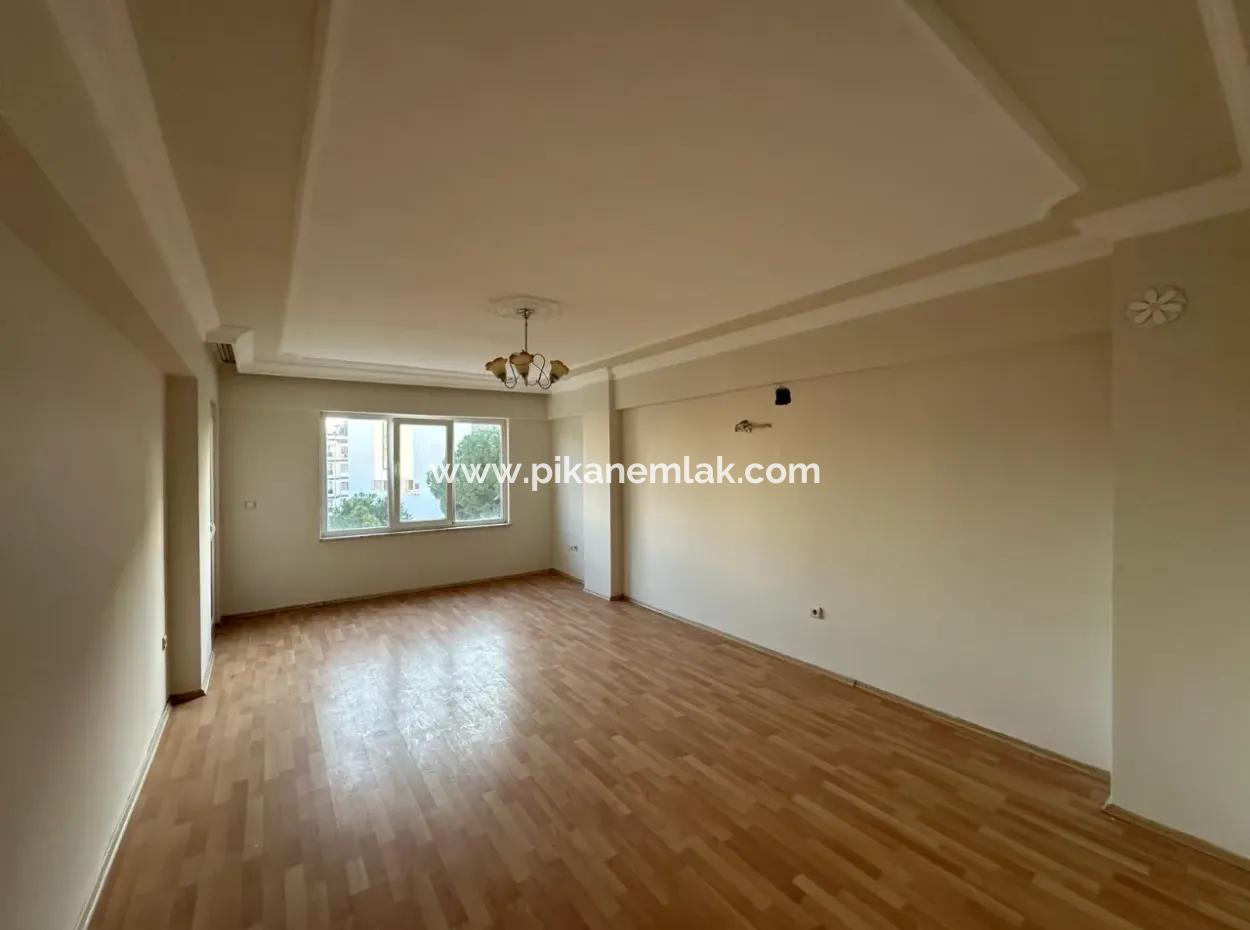 Boulevard Fassade 3 1 Wohnzimmer- Und Küchenwohnung Zum Verkauf