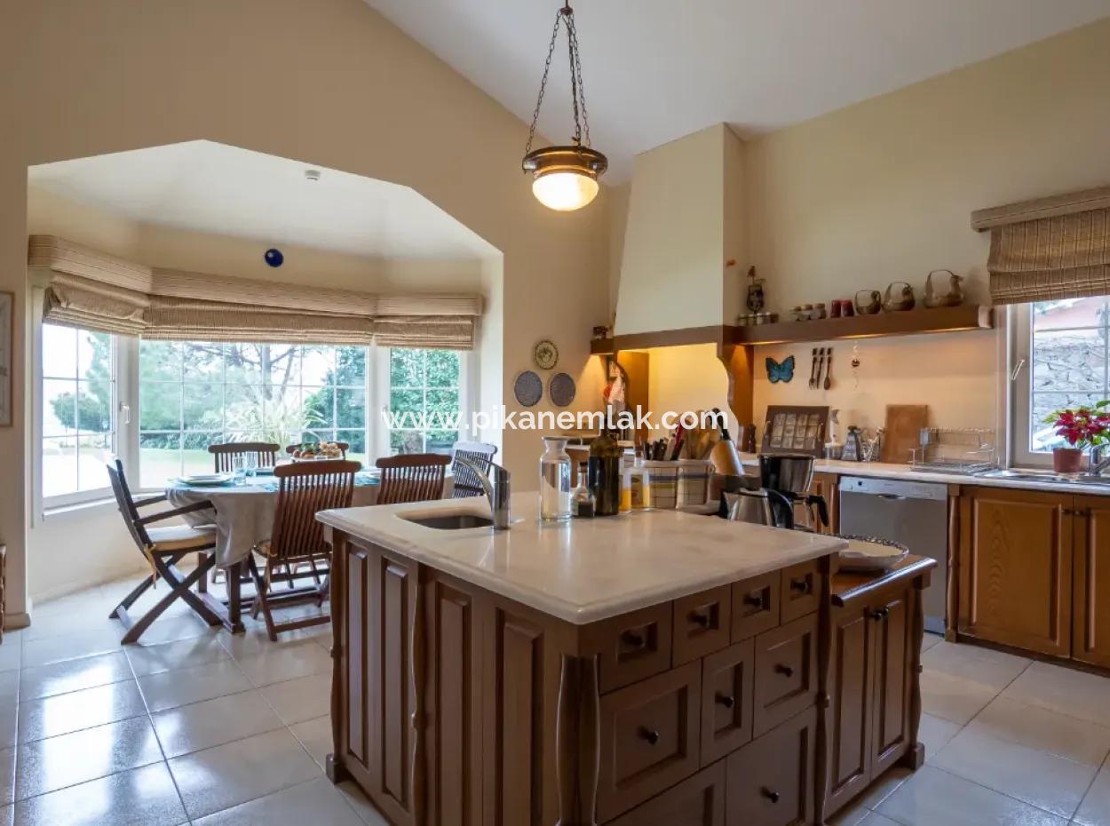 7 In 1 Freistehendes Luxushaus Auf Einem 2300 M2 Großen Grundstück Zum Verkauf In Zekeriyaköy, Istanbul