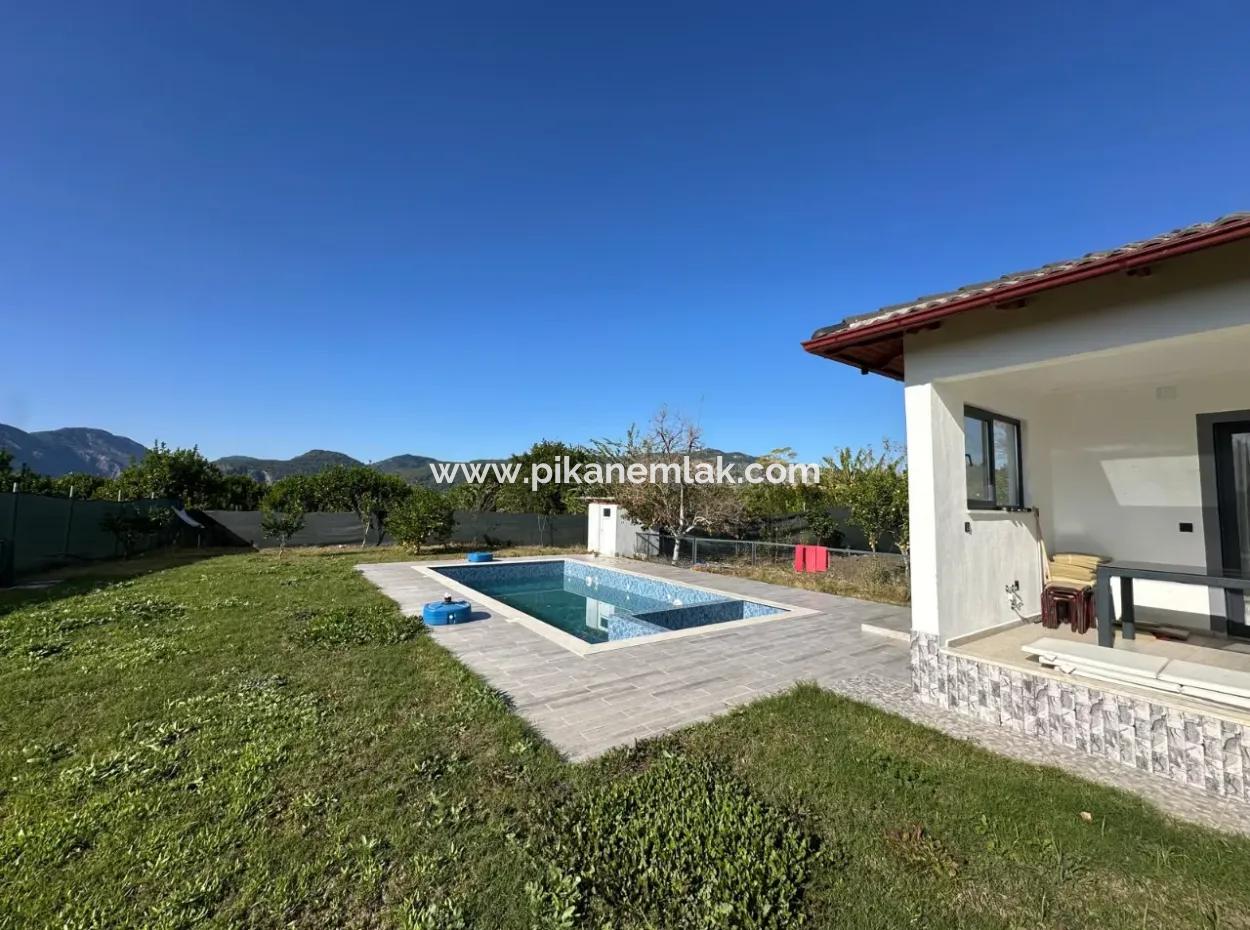 Einstöckiges Haus Mit Freistehendem Pool In Ortacada Zur Langzeitmiete