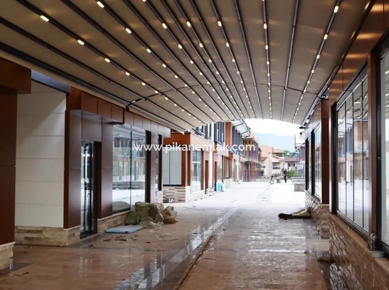 Null Geschäfte Zum Verkauf Im Dorf Business Center