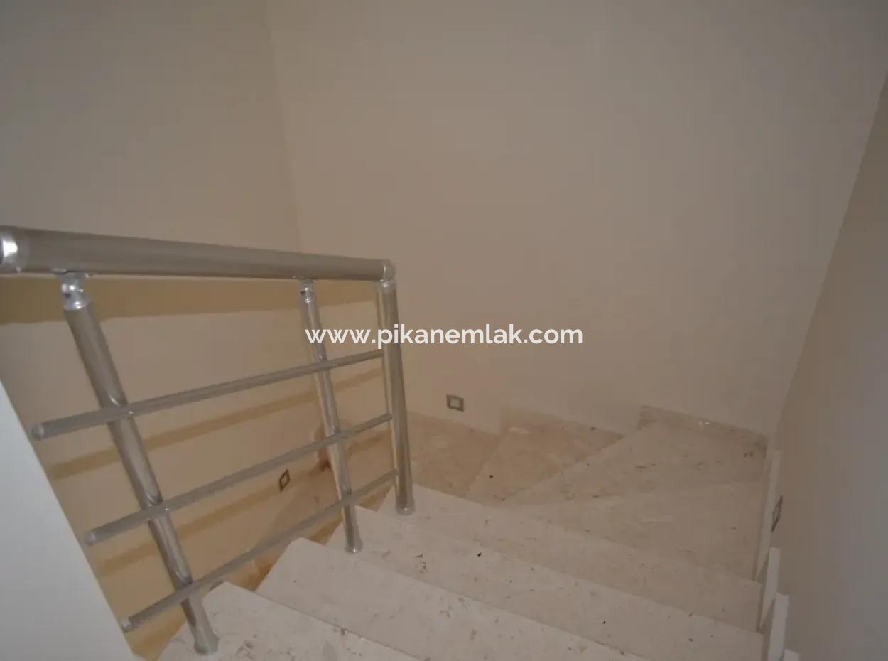 Null Geschäfte Zum Verkauf Im Dorf Business Center