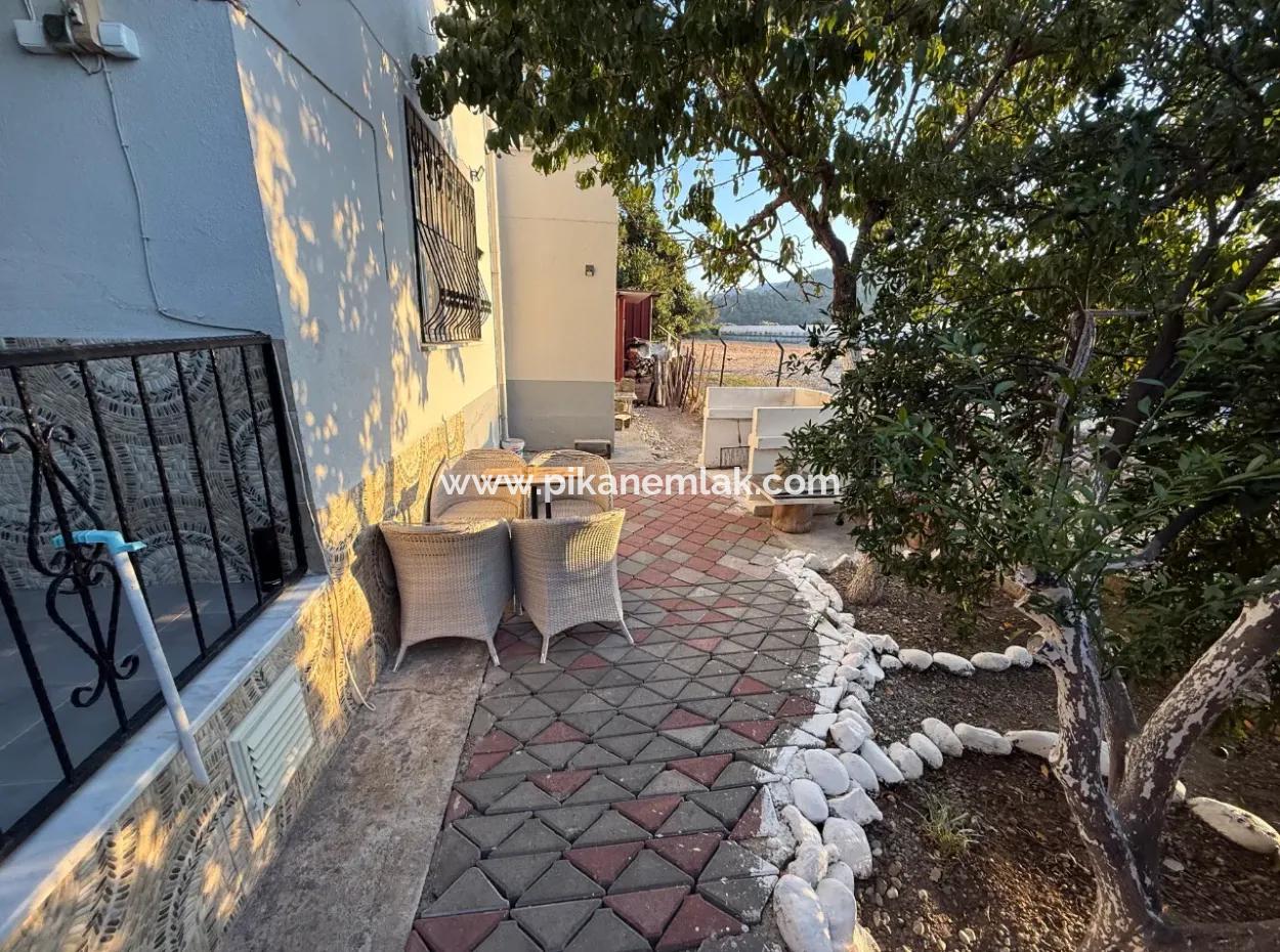 Ein Freistehendes 2,5-Stöckiges Gebäude An Der Dalyan-Straße In Ortacada Steht Zum Verkauf.