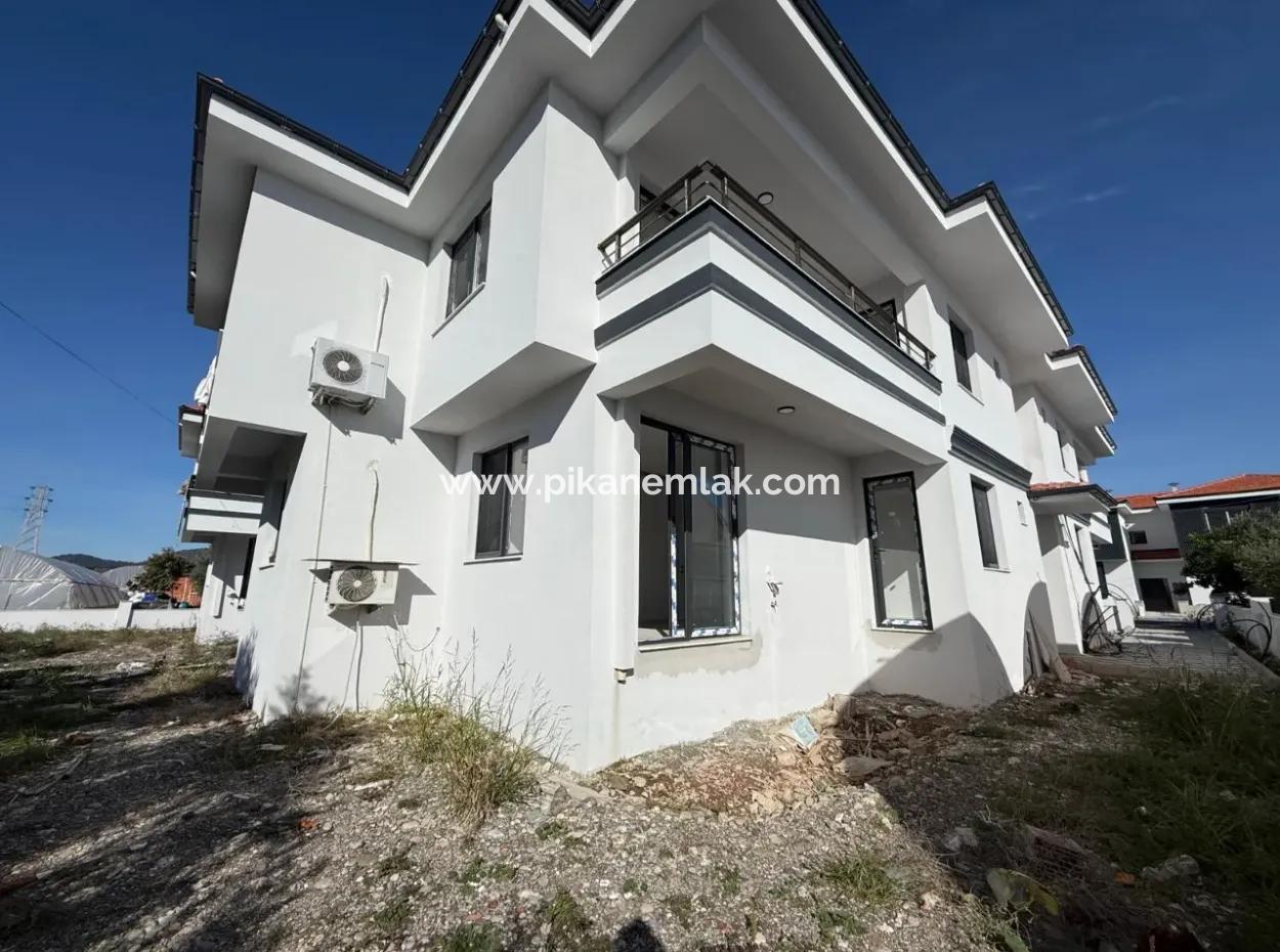 Eine 11-Wohnung Im Mittleren Stock Eines Brandneuen Dreistöckigen Gebäudes Mit Schwimmbad Im Zentrum Von Muğla Ortaca Steht Zum Verkauf