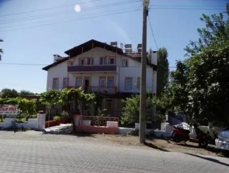6 Mehrfamilienhäuser Auf 717 M2 Grundstück Im Zentrum Von Köyceiz Stehen Komplett Zum Verkauf