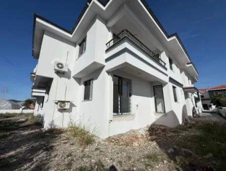 Eine 11-Wohnung Im Mittleren Stock Eines Brandneuen Dreistöckigen Gebäudes Mit Schwimmbad Im Zentrum Von Muğla Ortaca Steht Zum Verkauf