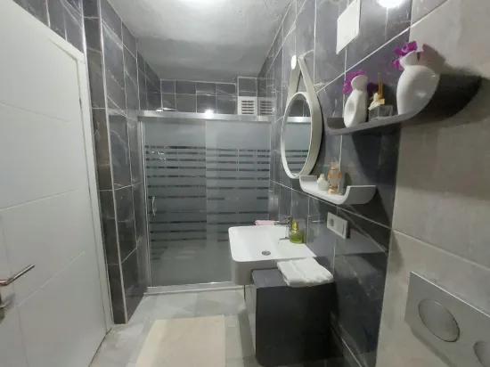 In Köyceğiz Toparlar, Auf Dem 1400 M2 Grundstück, Stehen 5 Freistehende Wohnungen Zum Verkauf.