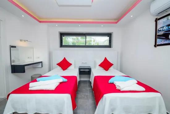 Antalya, Kaş, Kalkan, In İslamlar 1.000 M2 Freistehend Mit Grundbucheintrag Teilweise Meerblick Haus Zu Verkaufen