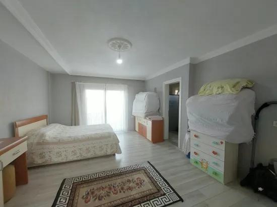 In Köyceğiz Toparlar, on a 1400 m2 plot, 5 detached apartments for sale.