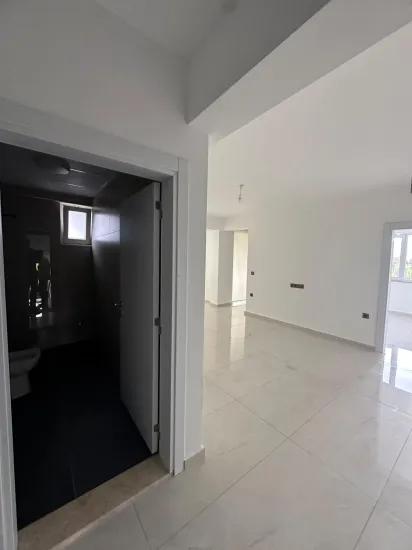 Entire building for rent suitable for public Institutions