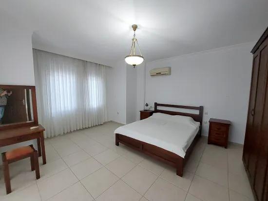 In Dalyan, Muğla, on a 700 m² plot, furnished 3+1 with swimming pool, 2 duplexes, 1 of them for rent.