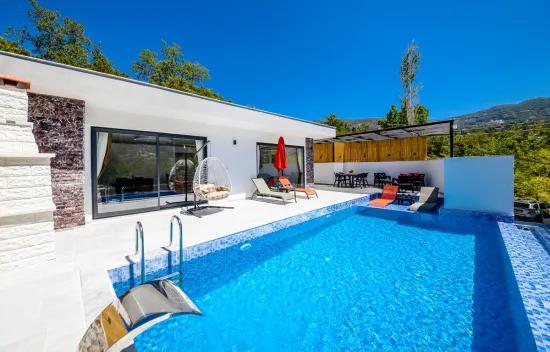 Antalya, Kaş, Kalkan, In İslamlar 1.000 M2 Detached Title Deed Partially Sea View House For Sale