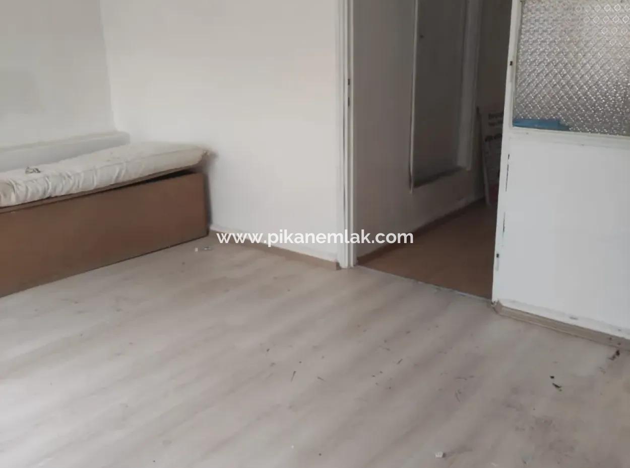 Muğla Ula Akyakada Busy Street Flat Entrance Shop For Emergency Sale