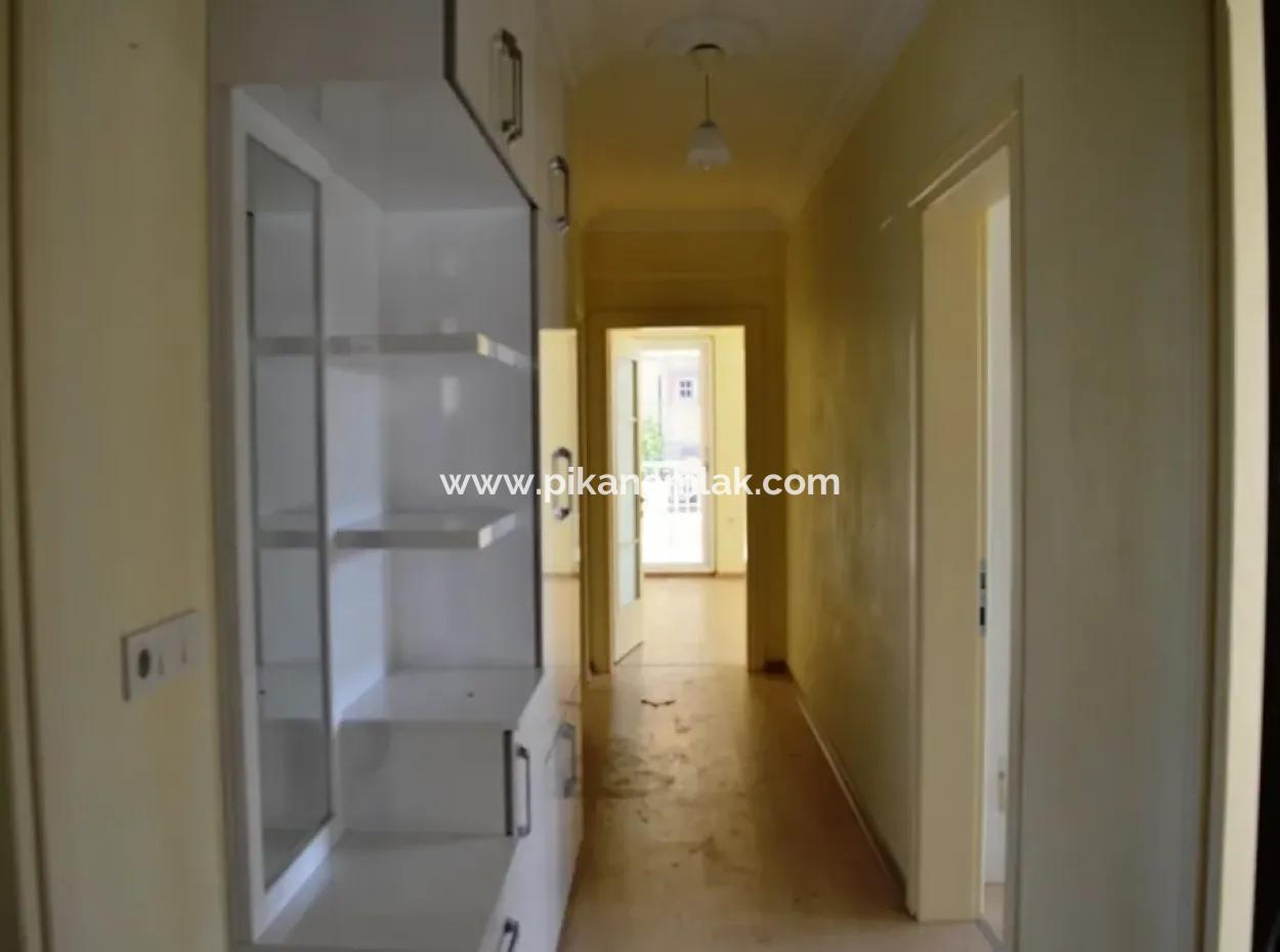 Oriya Detached With A Garden Apartment Rental In The Centre