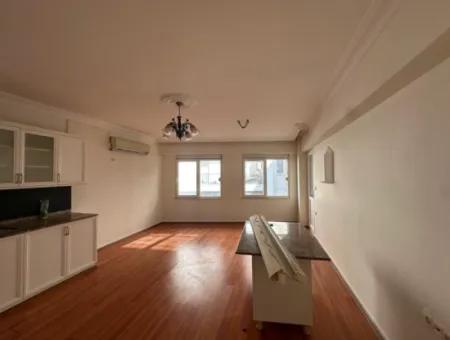 4 1 Air-Conditioned Apartment With Living Room And Kitchen In The Center For Rent