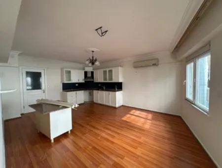 4 1 Air-Conditioned Apartment With Living Room And Kitchen In The Center For Rent