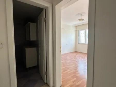 4 1 Air-Conditioned Apartment With Living Room And Kitchen In The Center For Rent