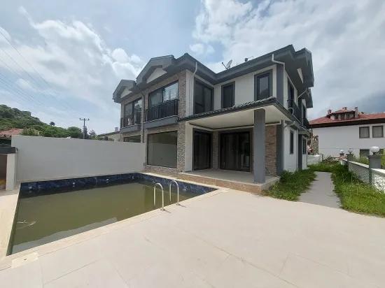 в Dalyan 300 M2 на участке с плавательным бассейном 4+1, 190 M2 новая роскошная вилла продаётся