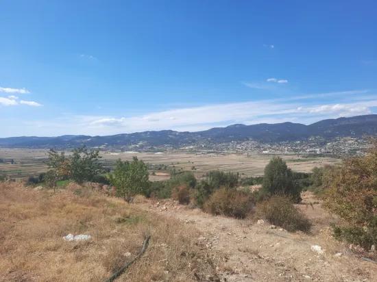 В Çameli Kızılyaka на отдельном участке 5 000 M2 дом 2+1 и стойло 200 M2 продается