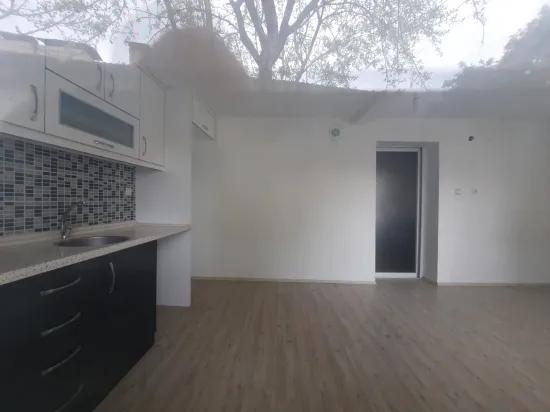 в Acıpayam Olukbaşı на участке 257 m2 отдельный, 85 m2, 2+1 деревенский дом без мебели в аренду