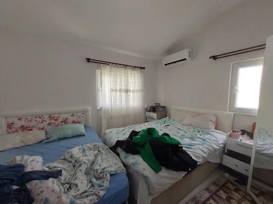 в Muğla Dalyan 1.000 m2 зарегистрированная земля, и 150 m2 2+1 деревенский дом на продажу, с квартирой из Ortaca.