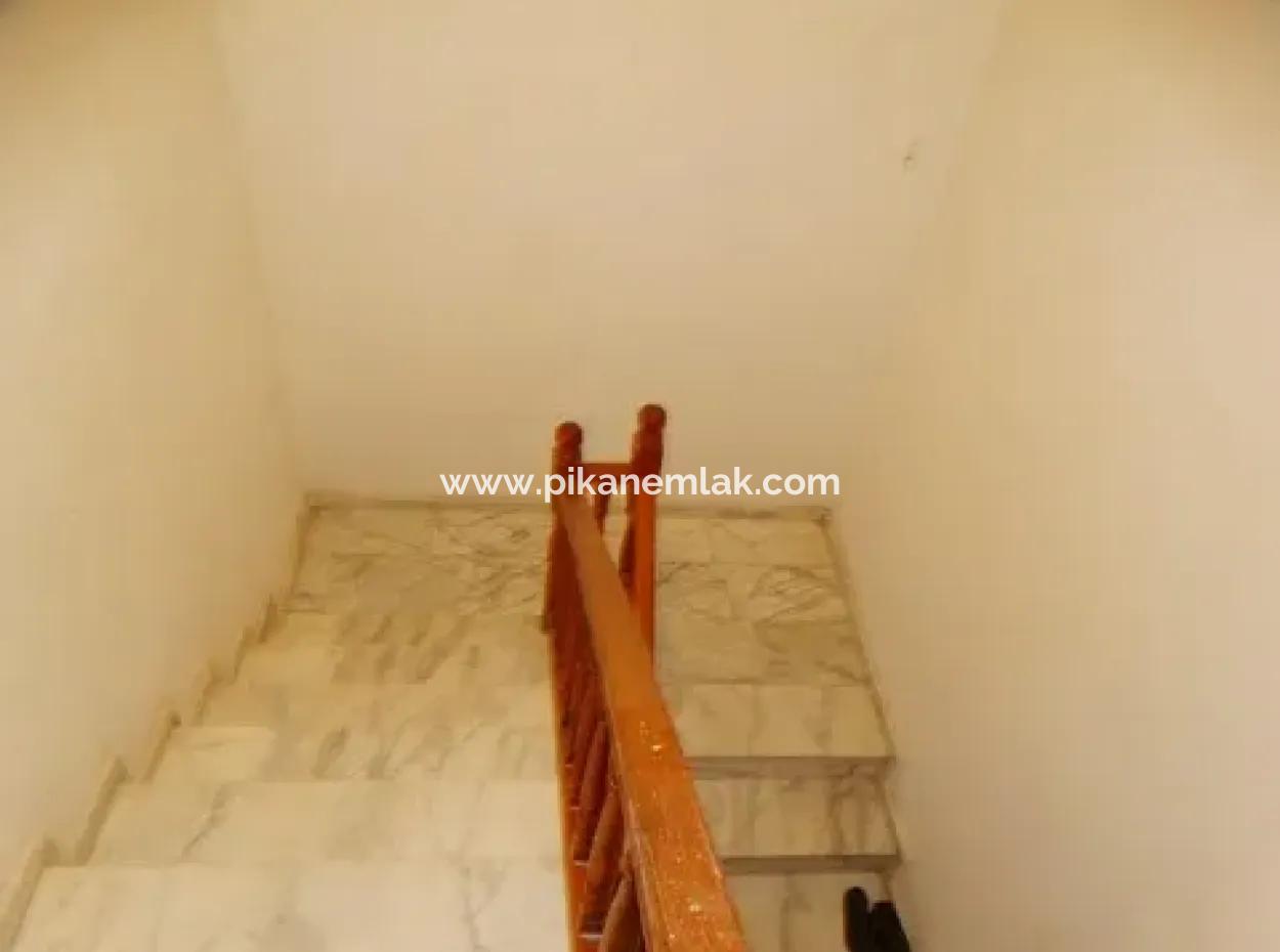 Köyceğiz Merkezde 717 M2 Arsada 6 Daireli Bina Komple Satılık