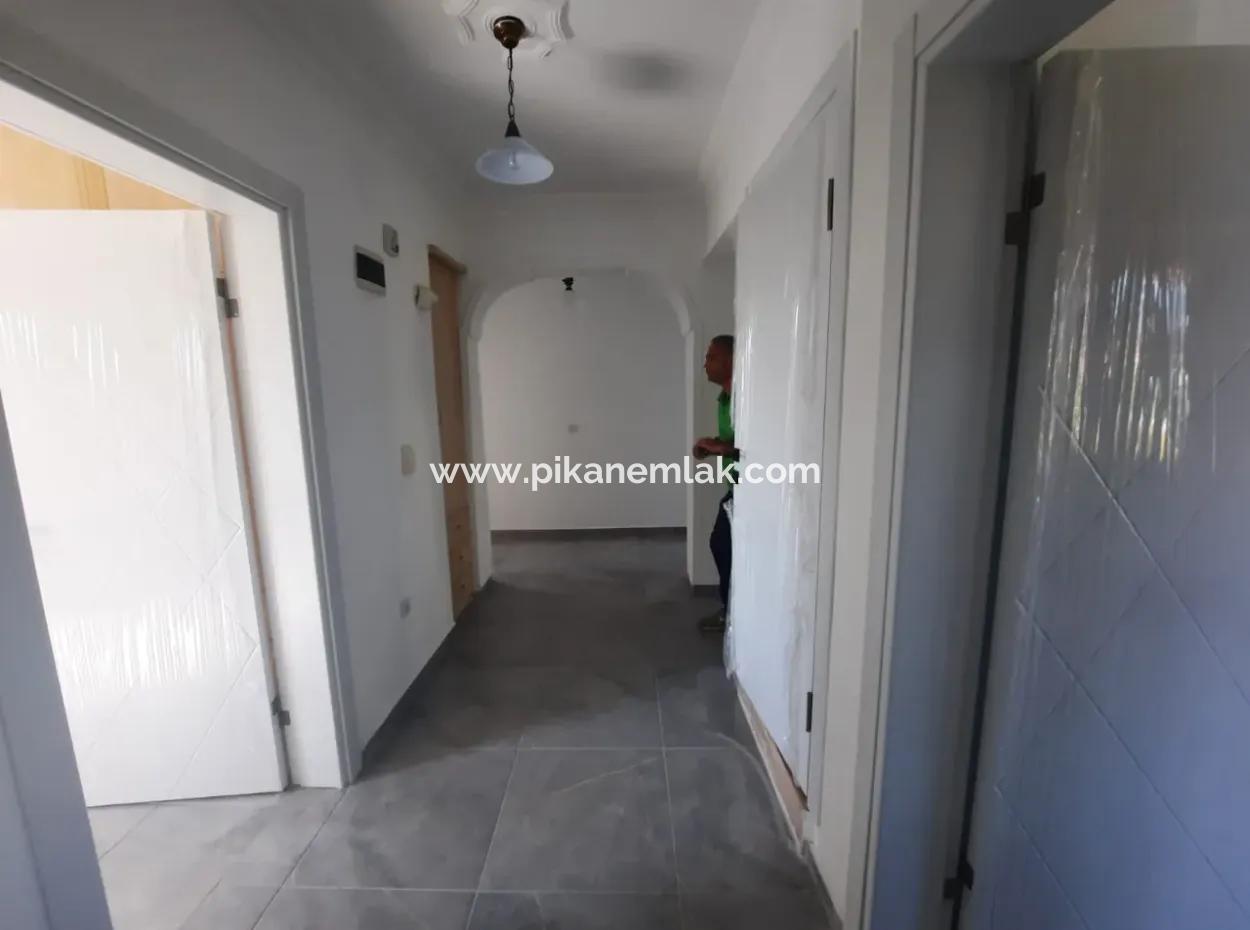 Köyceğizde Göle Yakın Yüzme Havuzlu 7+1 Müstakil Tripleks Satılık