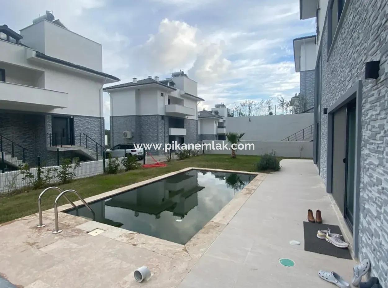 Ortaca Sarıgerme De 415 M2 Arsa İçerisinde, Eşyalı 4+1 Villa  Kiralık