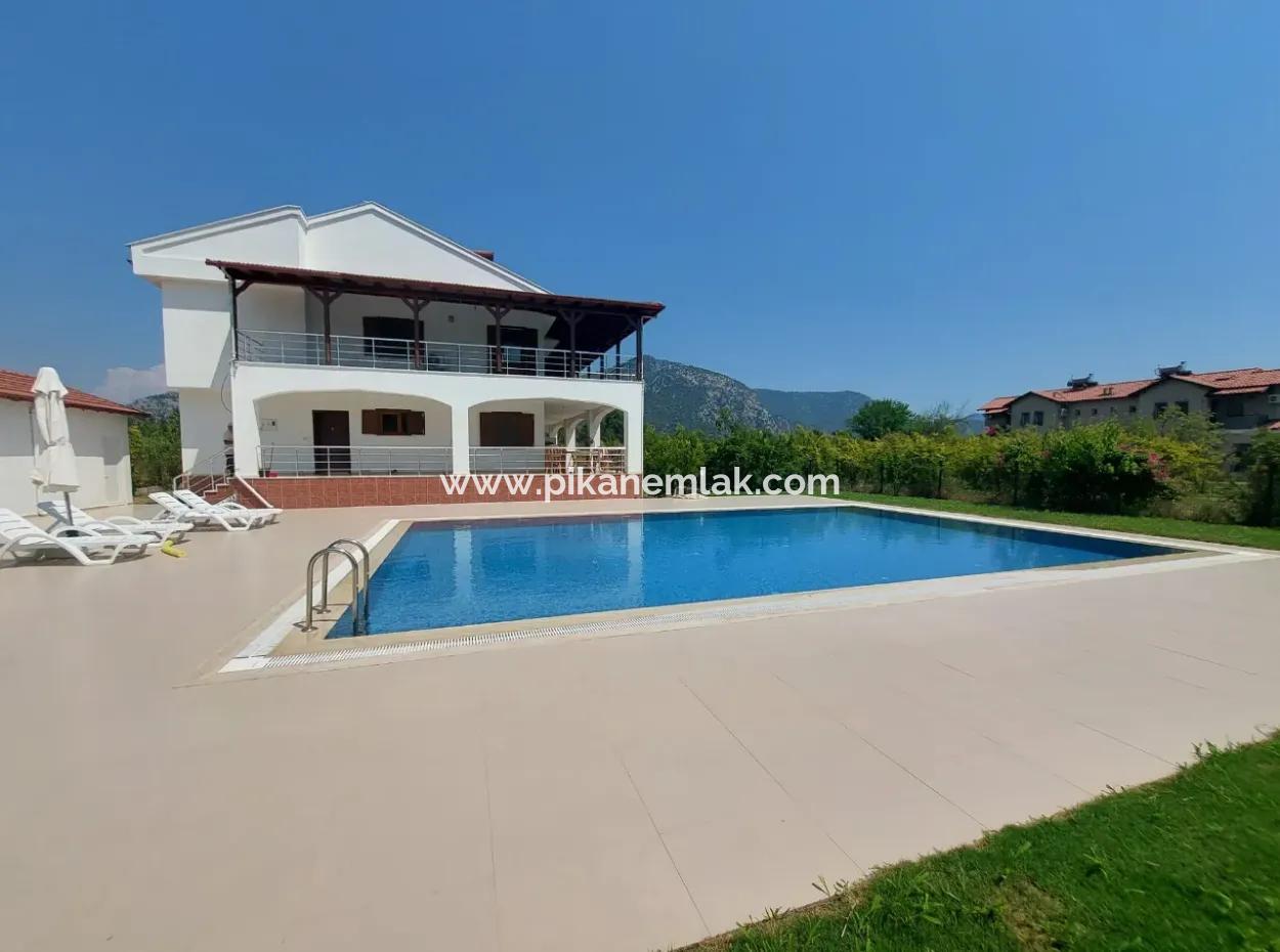 Mugla Dalyanda 7 500 M2 Nar Bahçesinde 5+1 Yüzme Havuzlu Lüks Tripleks Satılık