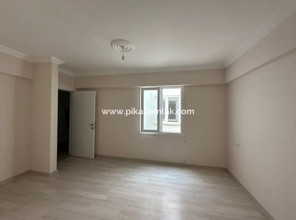 Ortaca Merkezde 3+1 110 M2 Daire Satılık.