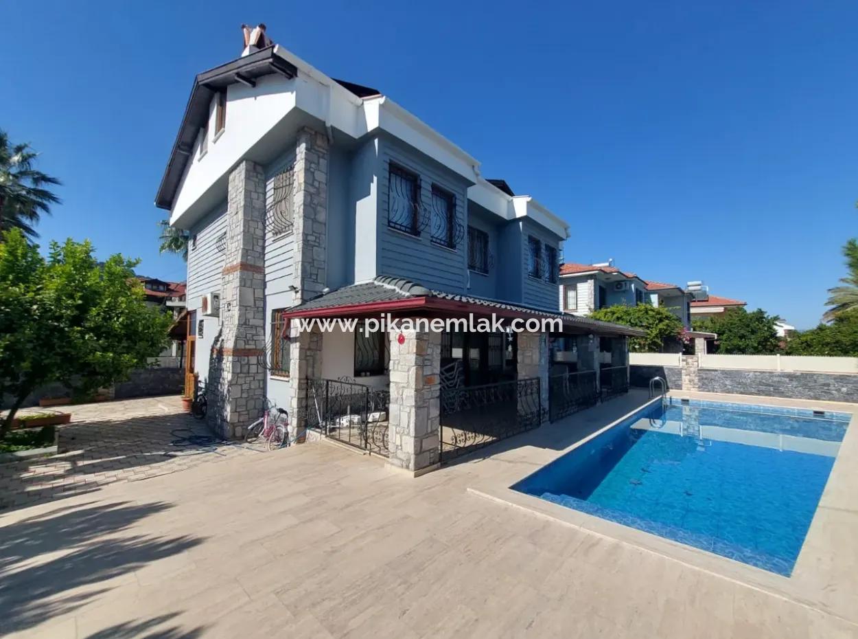 Dalyan Merkezde 5+1 Satılık Triplex Villa