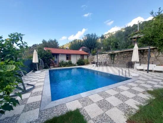 Muğla Ortaca Gökbel  Doga İçinde  Yüzme Havuzlu 1+1 Ahşap Eşyalı Bungalov Kiralık