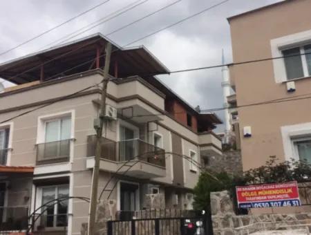 İzmir Bornova Atatürk Mah. 470 M2 Arsa Da 2 Tripleks Villadan Bir Tanesi Satılık