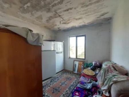Ortaca Eskiköy’de 5.850 M² Göl Manzaralı Arazi Ve Köy Evi Satılık