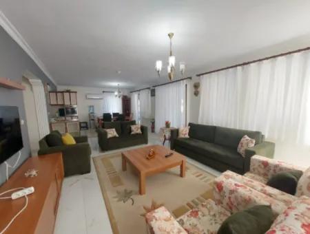 Dalyan Merkezde 5+1 Satılık Triplex Villa