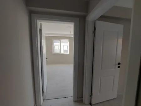 Muğla Ortaca Merkezde Yüzme Havuzlu Sıfır 3 Katlı Binanın Orta Katında Bulunan 1+1 Daire Satılık