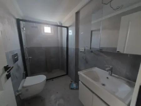 Muğla Ortaca Merkezde Yüzme Havuzlu Sıfır 3 Katlı Binanın Orta Katında Bulunan 1+1 Daire Satılık