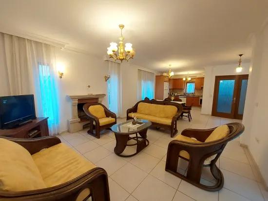 Muğla Dalyan’da 700 M² Arsada Yüzme Havuzlu Eşyalı 3+1, 2 Dubleks, 1 Tanesi Kiralık