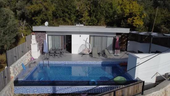Antalya, Kaş, Kalkan, İslamlar’da 1.000 M2 Müstakil Tapulu Kısmen Deniz Manzaralı Ev Sat