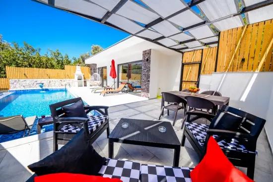 Antalya, Kaş, Kalkan, İslamlar’da 1.000 M2 Müstakil Tapulu Kısmen Deniz Manzaralı Ev Sat